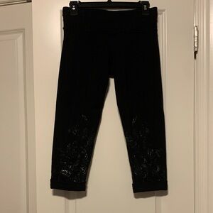Lululemon Black Cropped Leggings w/ feather and logo design, size 8, GUC